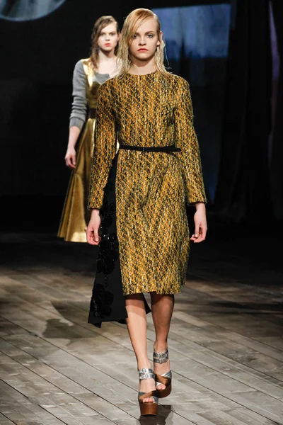 Look 28